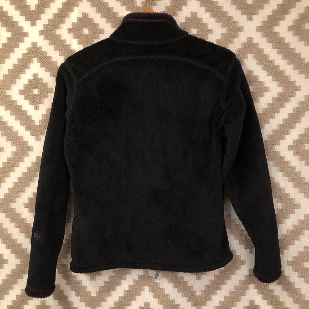 Patagonia Women’s Black Fleece R4 Regulator Jacket - Picture 7 of 8